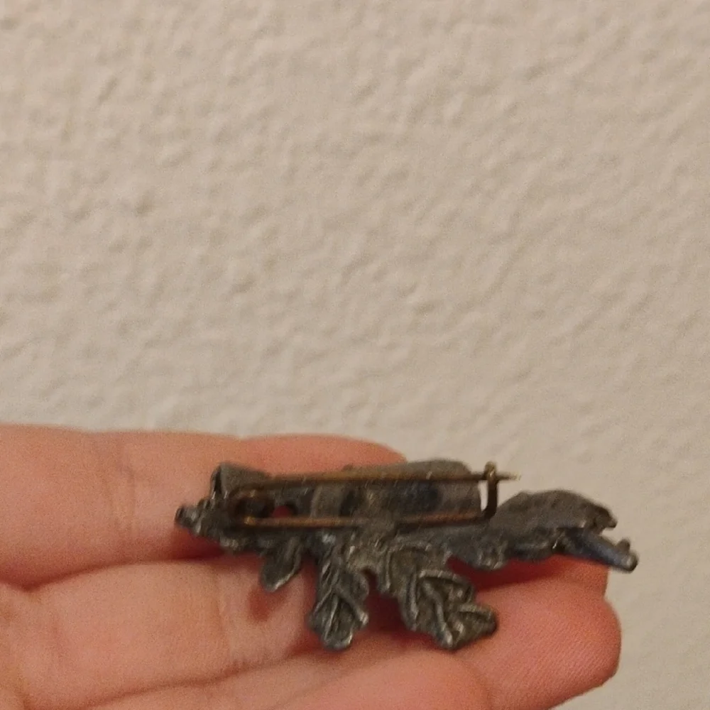 Vintage Silver Oak Leaf Hunting Brooch